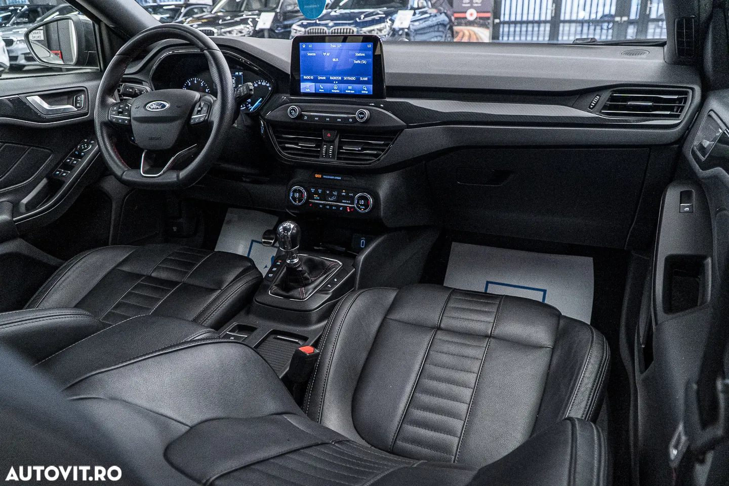 Ford Focus Turnier 1.0 EcoBoost Start-Stopp-System ST-LINE X - 2