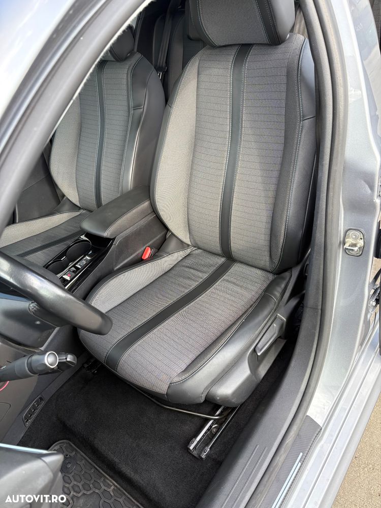 Peugeot 208 e-208 Allure - 8