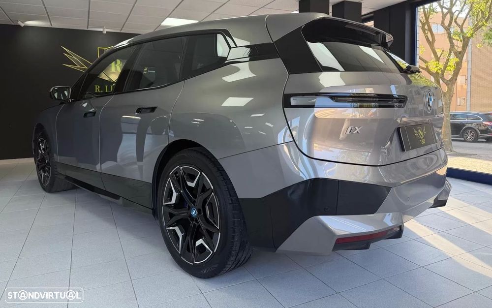 BMW iX xDrive 40 Pack Desportivo - 19