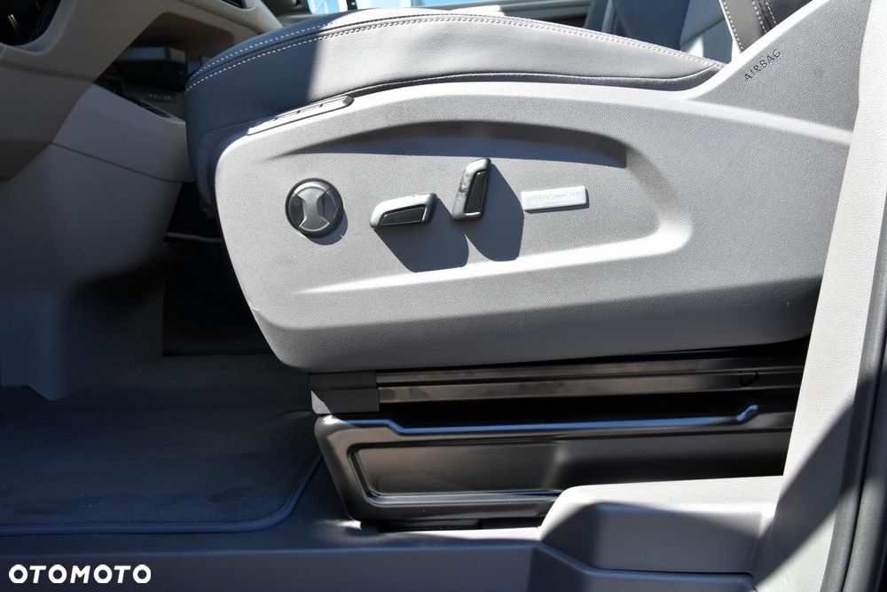Volkswagen Multivan - 12