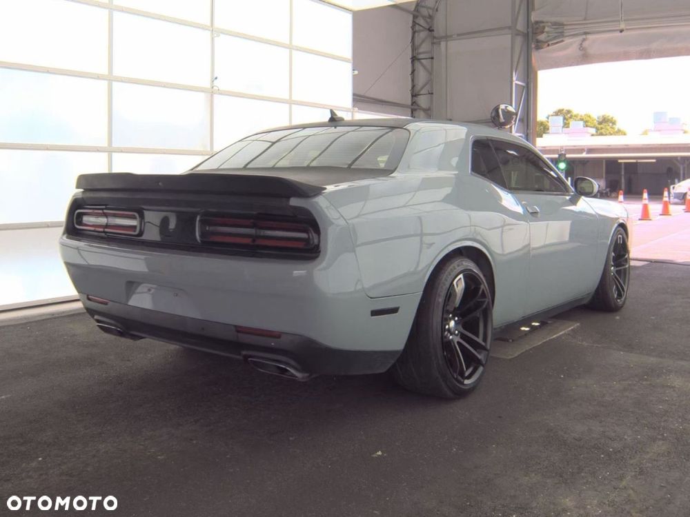 Dodge Challenger - 7