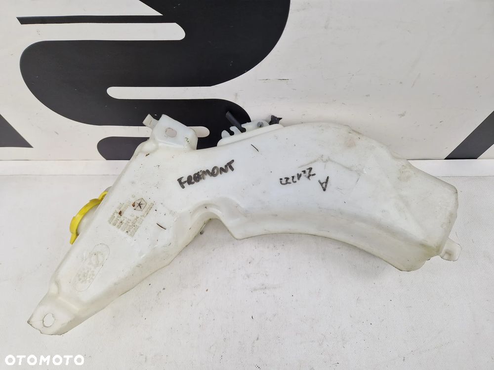 Zbiornik zbiorniczek spryskiwaczy Fiat Freemont - 1