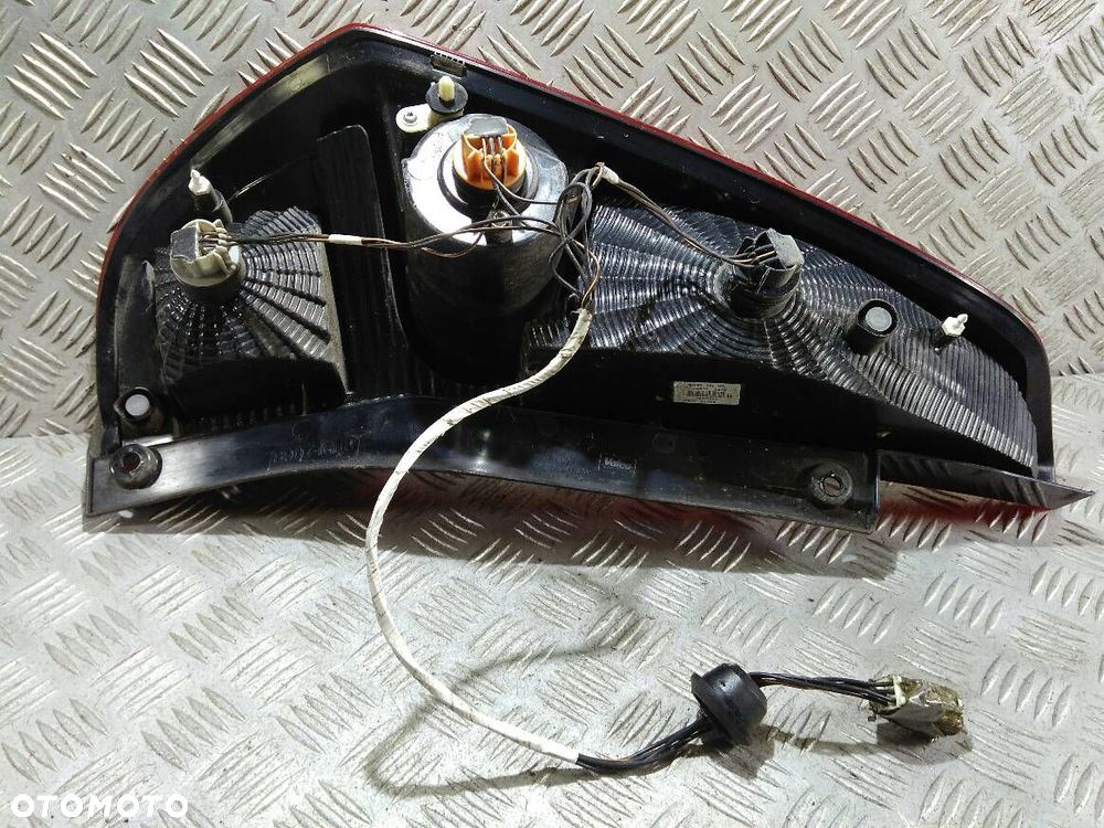 LAMPA PRAWA TYLNA SUZUKI SPLASH - 2