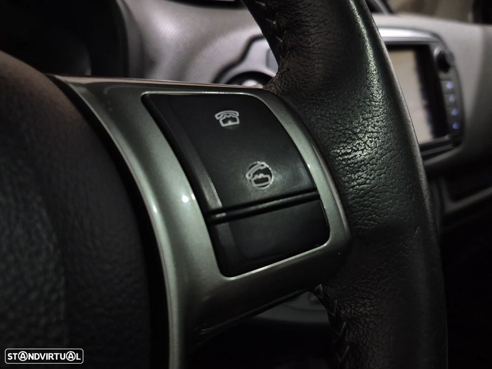 Toyota Yaris 1.5 HSD Comfort +P.Style+P.Techno - 25