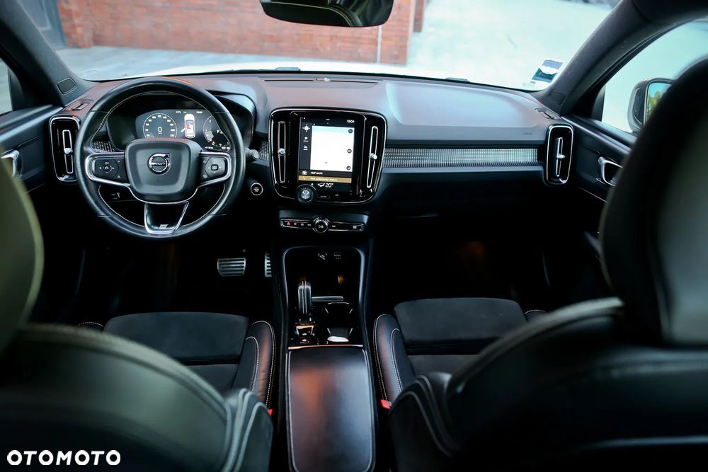 Volvo XC 40 D4 AWD Geartronic R-Design - 22