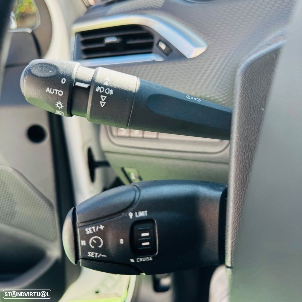 Peugeot 2008 1.2 PureTech Style — fotografia 19