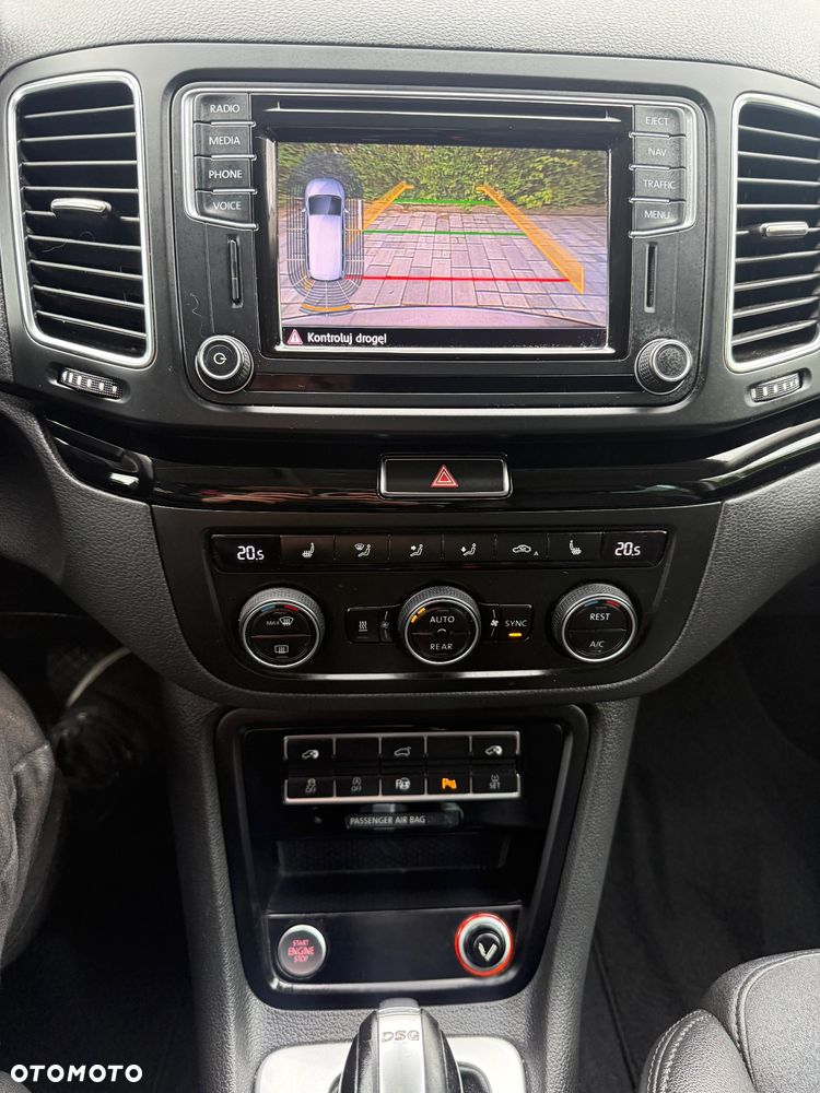 Volkswagen Sharan 2.0 TDI DSG (BlueMotion Technology) Highline - 30