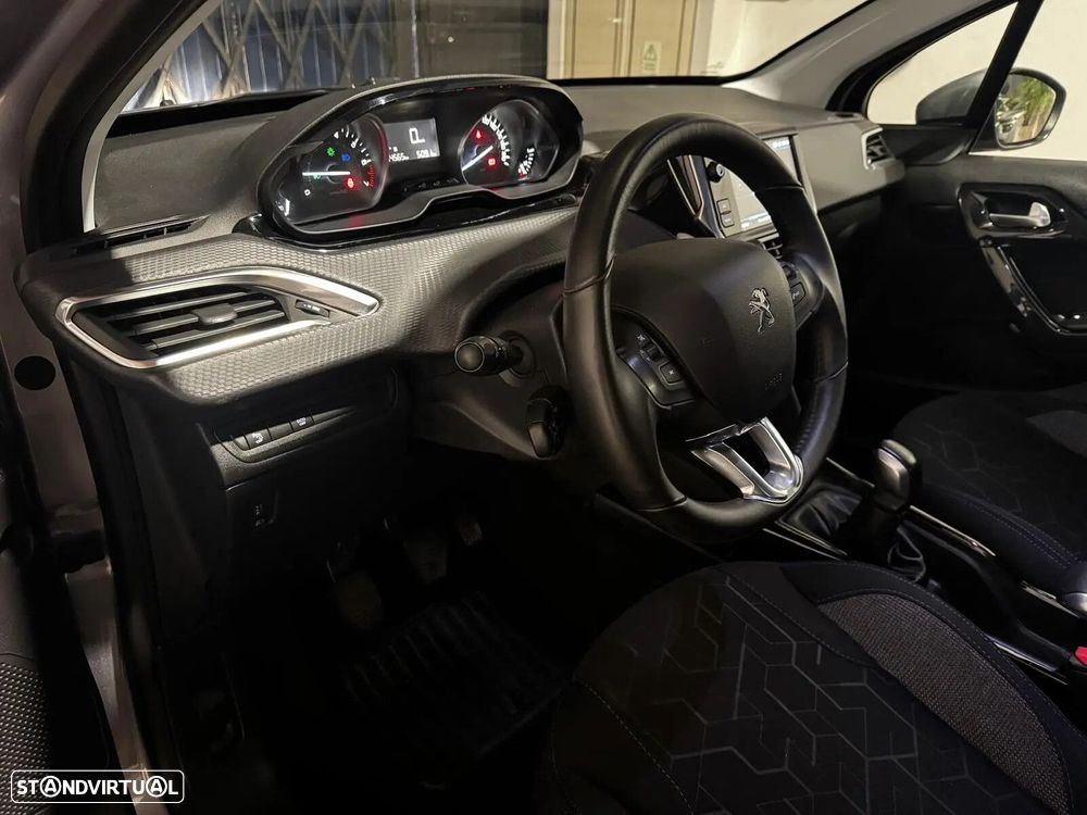 Peugeot 2008 1.2 PureTech Allure - 16