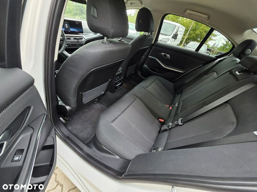BMW Seria 3 318i Advantage sport - 16