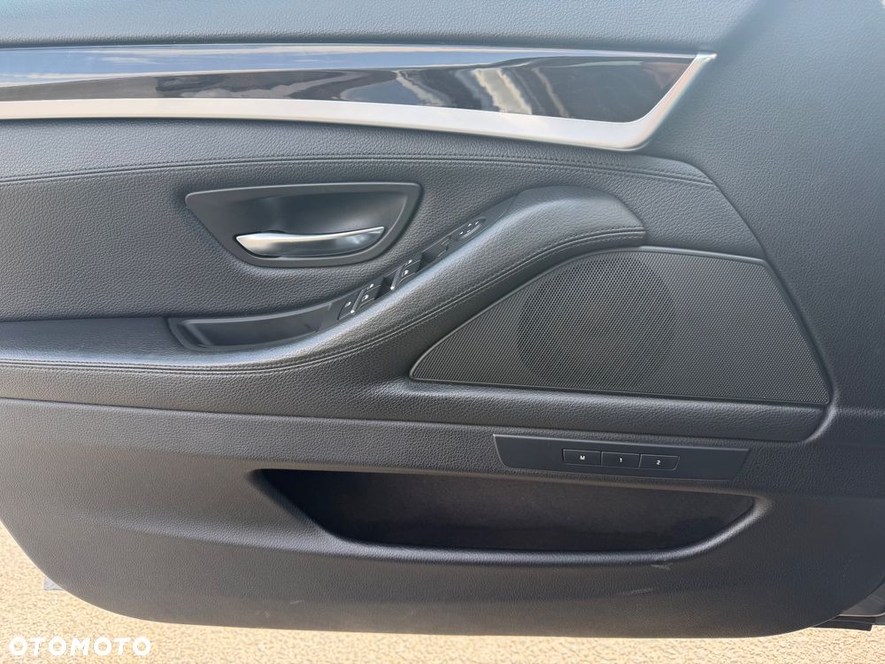 BMW Seria 5 525d xDrive Sport-Aut - 26