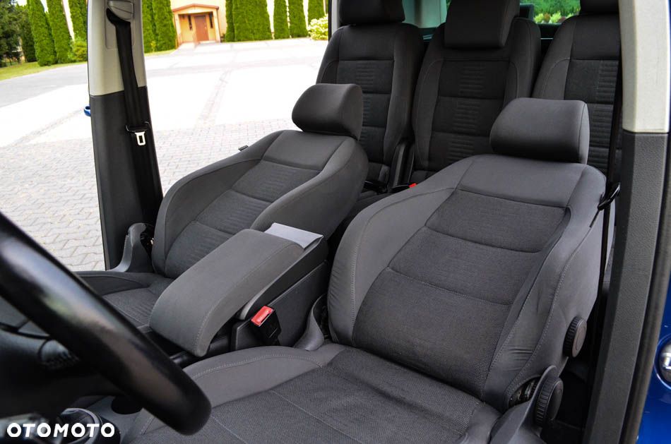 Volkswagen Touran 2.0 TDI DPF Highline - 28