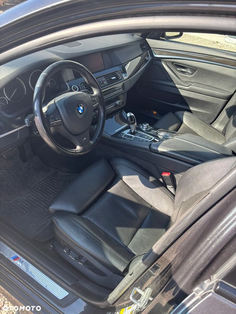 BMW Seria 5 550i - 12