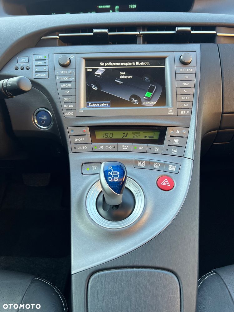 Toyota Prius (Hybrid) Executive - 29