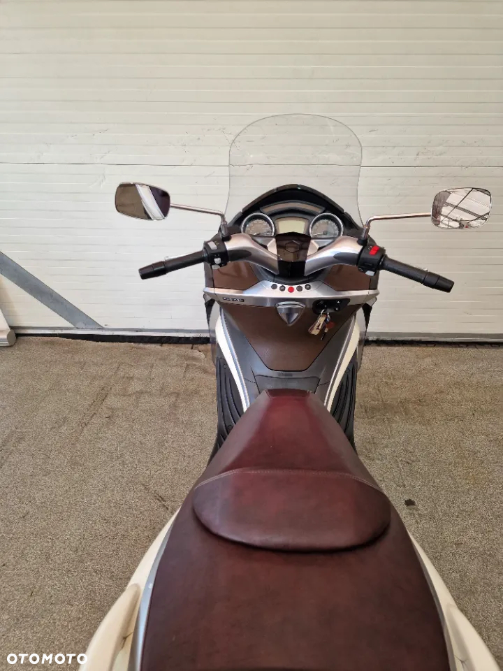 Piaggio X10 - 37