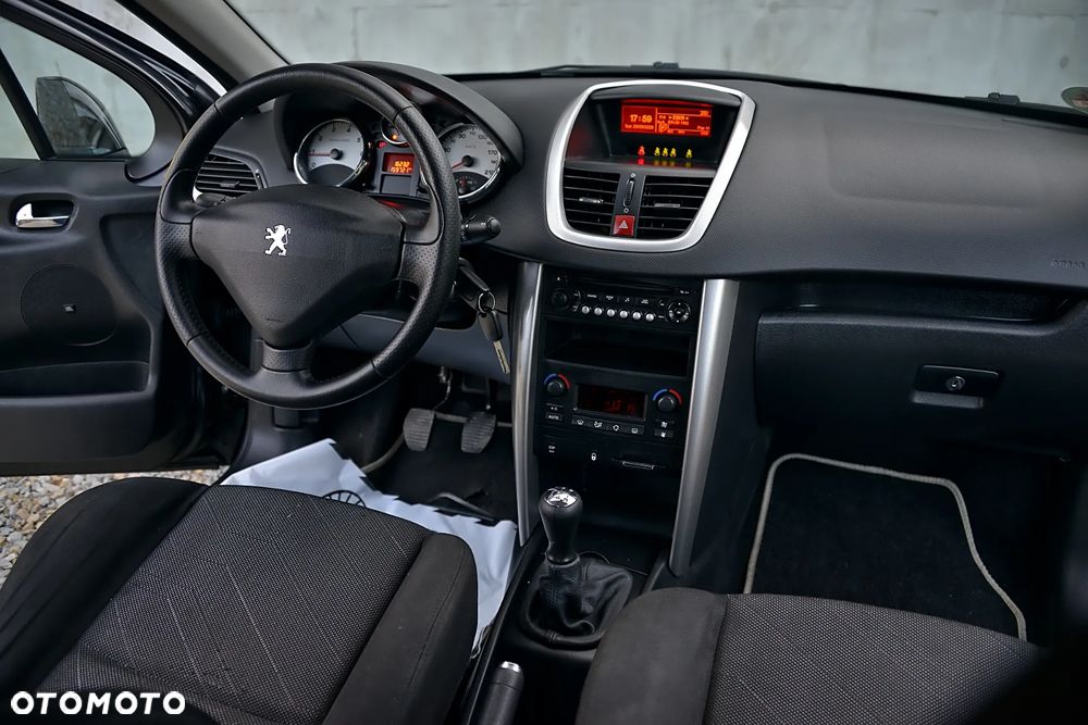 Peugeot 207 - 8
