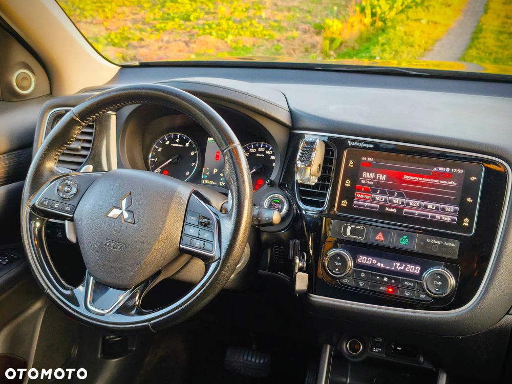 Mitsubishi Outlander 2.0 Intense + 4WD CVT - 19