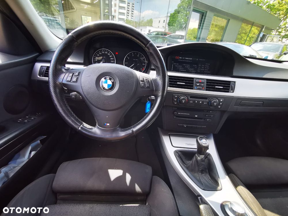 BMW Seria 3 320i - 9