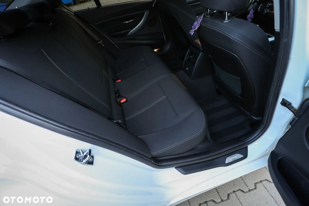 BMW Seria 3 320d Sport Line - 19