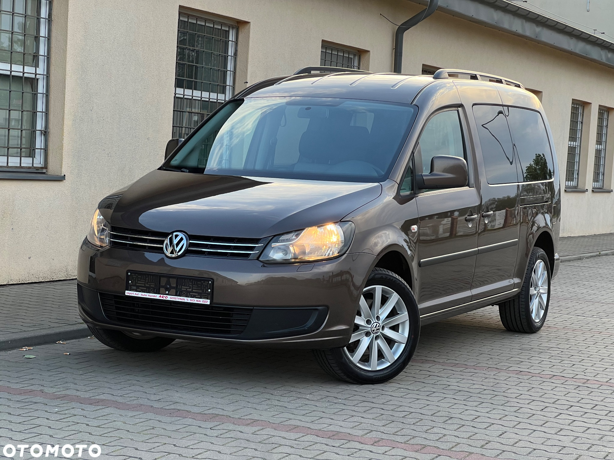 Volkswagen Caddy Maxi 2.0 TDI Comfortline - 2