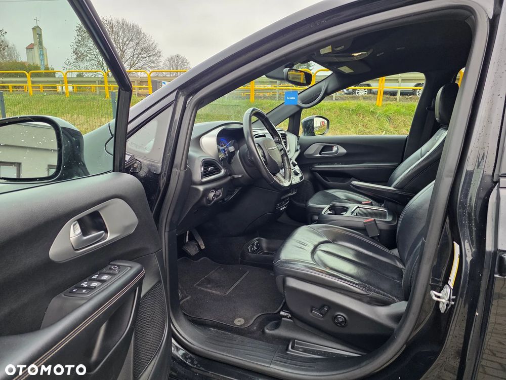 Chrysler Pacifica - 8