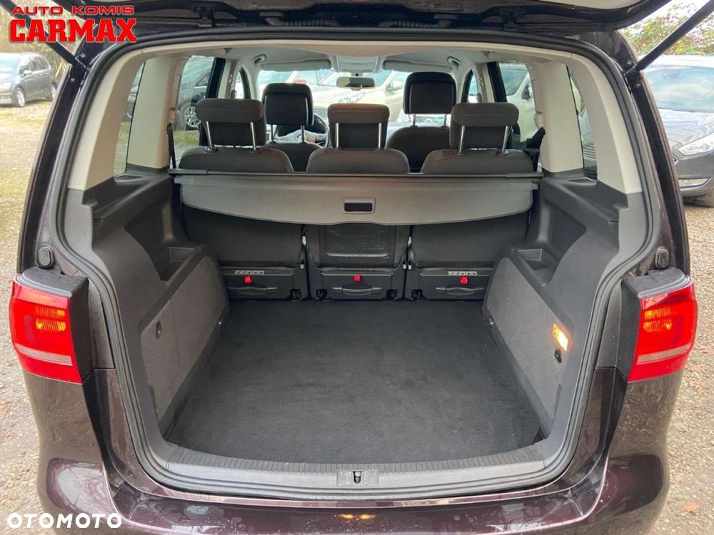 Volkswagen Touran - 12