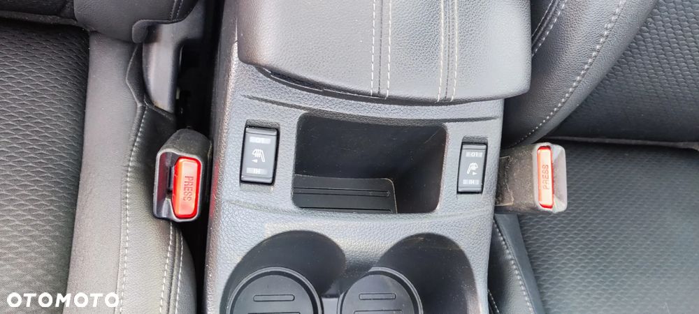 Nissan Qashqai 1.6 dCi 4 x 4 DPF Start/Stop tekna - 11