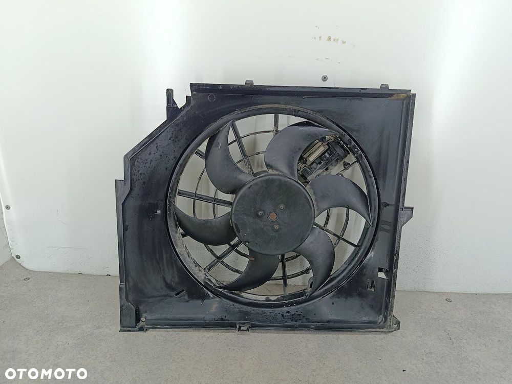 WENTYLATOR CHŁODNICY BMW 3 E46 1559954.38 0130303827  BOSCH 1.9 8V - 1