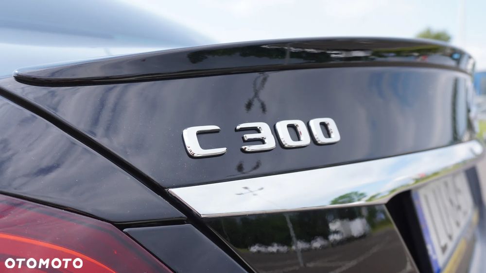 Mercedes-Benz Klasa C 300 9G-TRONIC AMG Line - 12