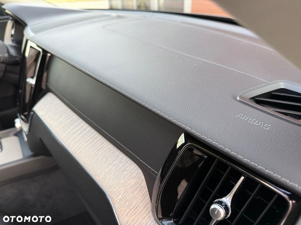 Volvo XC 60 T6 AWD Plug-In Hybrid Inscription - 38