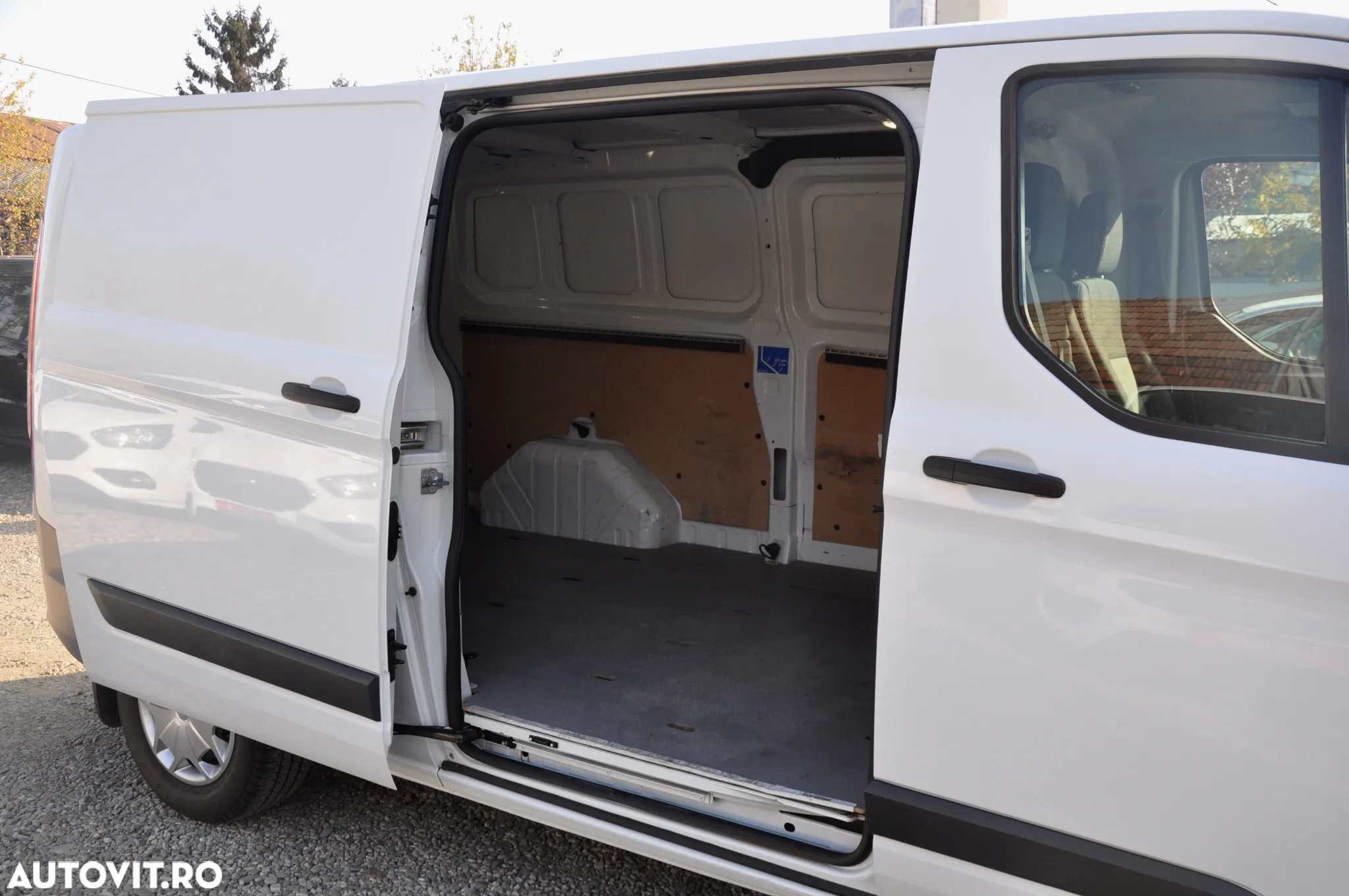 Ford Transit Custom L2H1 Van - 12