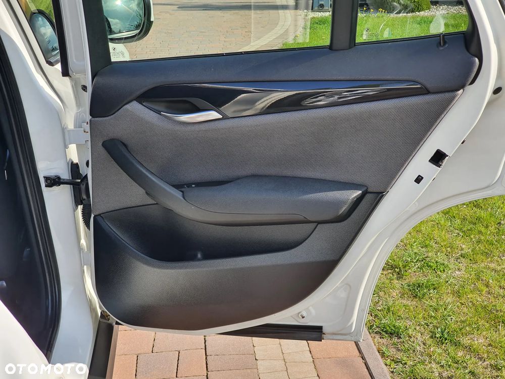 BMW X1 sDrive18d xLine - 22