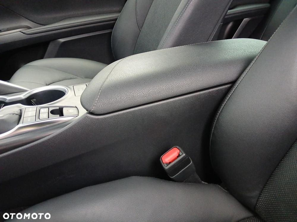 Toyota Camry 2.5 Hybrid Executive CVT - 32