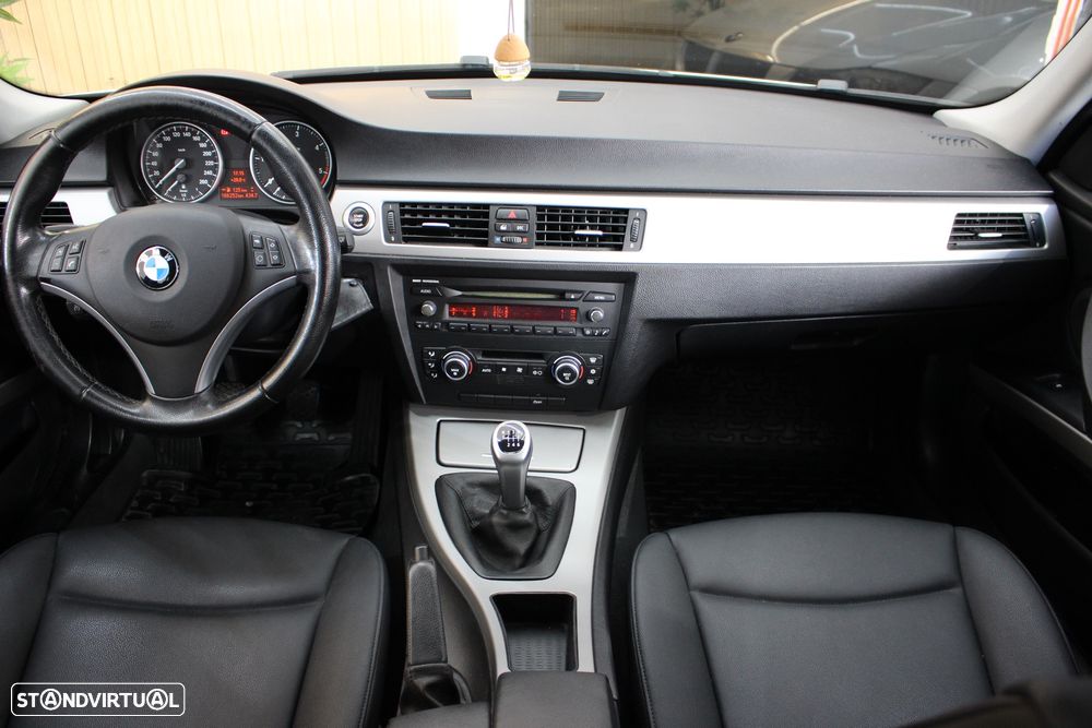 BMW 320 d Dynamic - 39