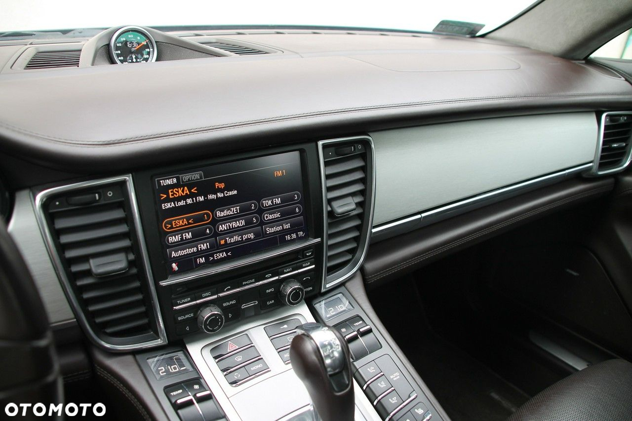 Porsche Panamera Turbo PDK - 13