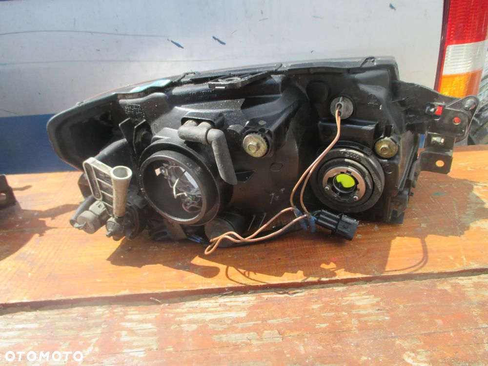 Lampa MITSUBISHI SPACE RUNNER - 6