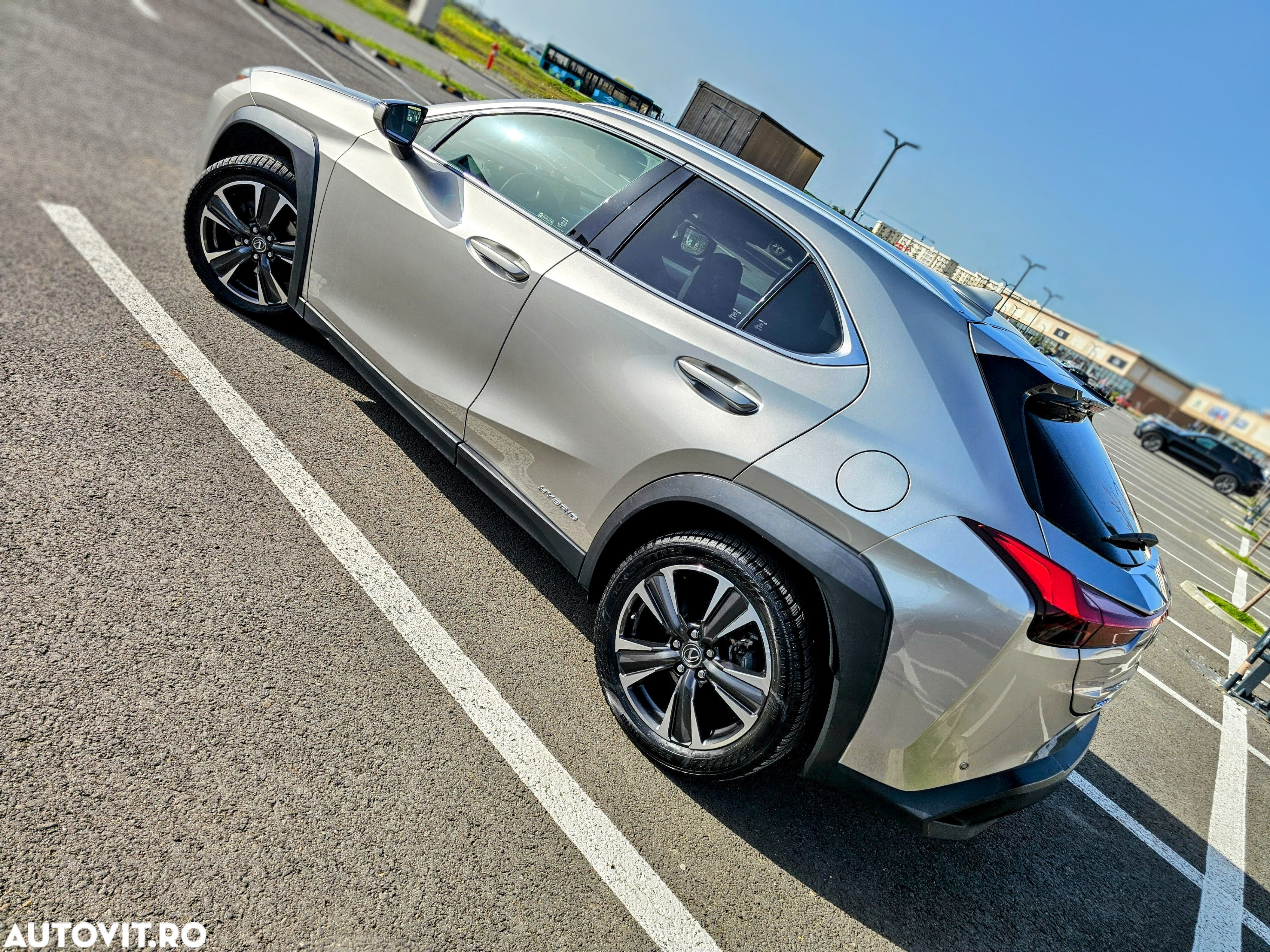 Lexus UX 250h 2.0L HEV 20H- (178 HP) 4X2 CVT Executive - 8