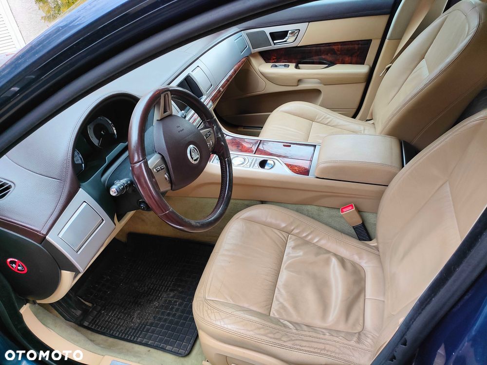 Jaguar XF - 3