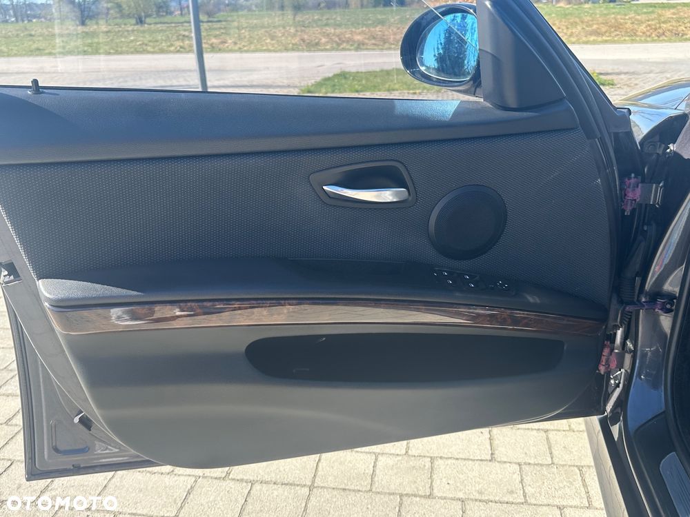 BMW Seria 3 325xi - 16