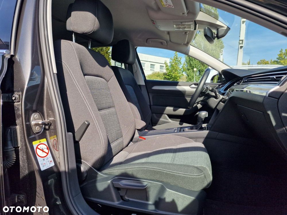 Volkswagen Passat - 16