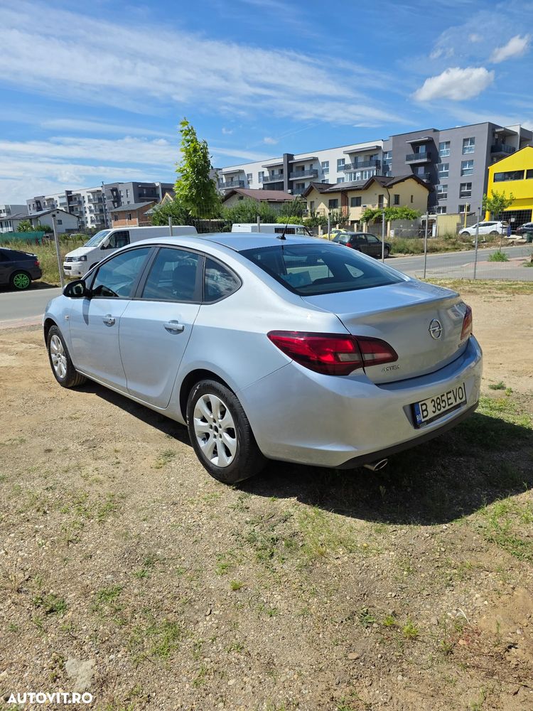 Opel Astra 1.4 Turbo ECOTEC Enjoy - 4
