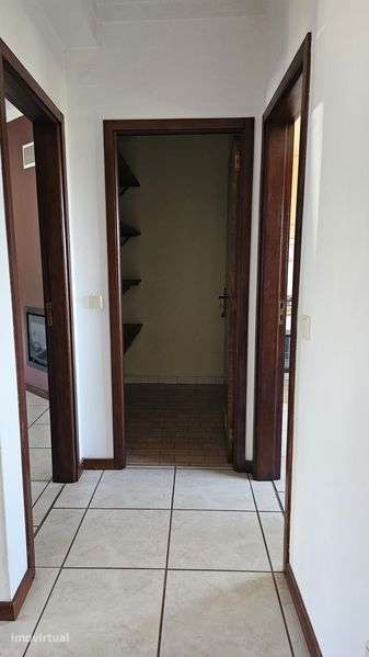 T2  com garagem fechada a 10 minutos de oliveira azemeis - Grande imagem: 2/8