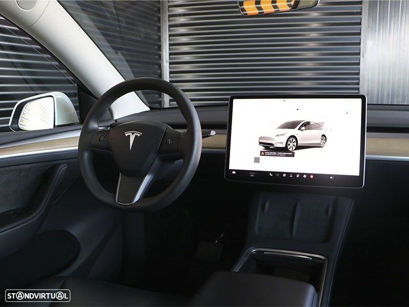 Tesla Model Y - 7