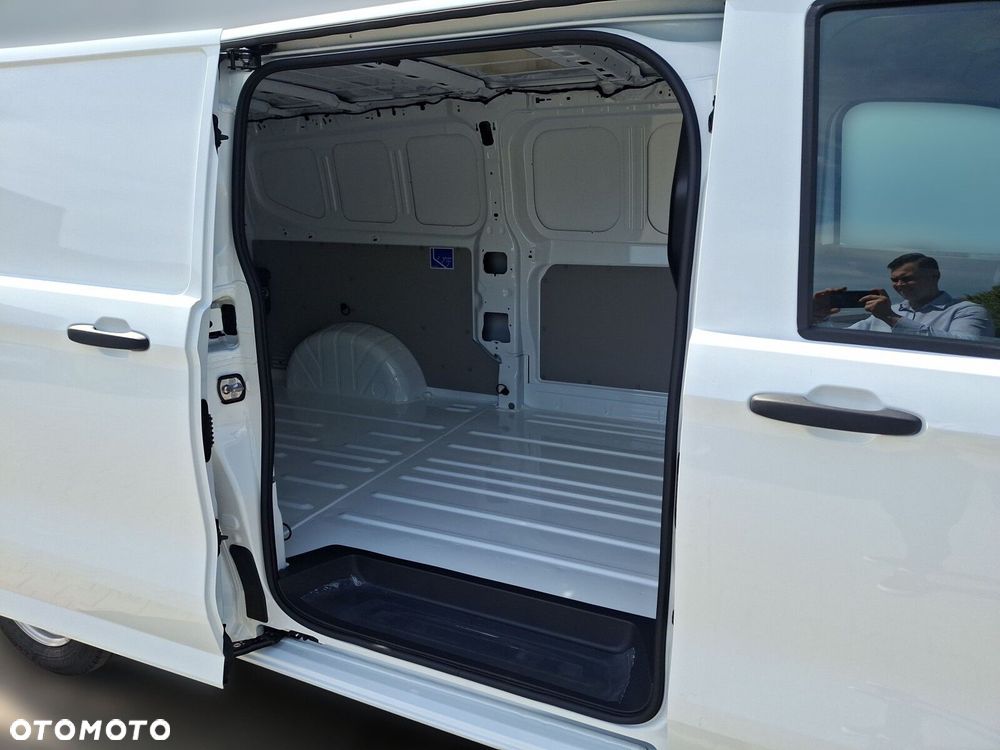 Volkswagen Transporter Furgon 2.0 TDI 150 KM manual - 15