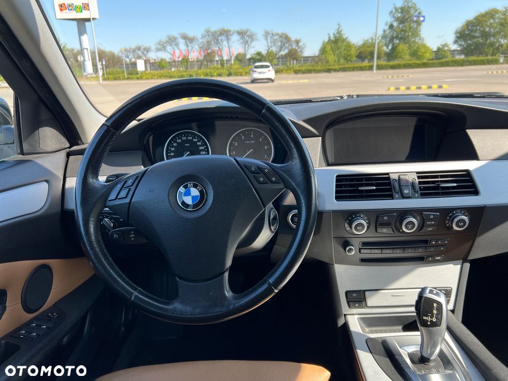 BMW Seria 5 525i xDrive Touring - 21