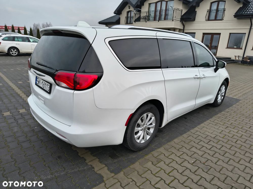 Chrysler Pacifica - 4