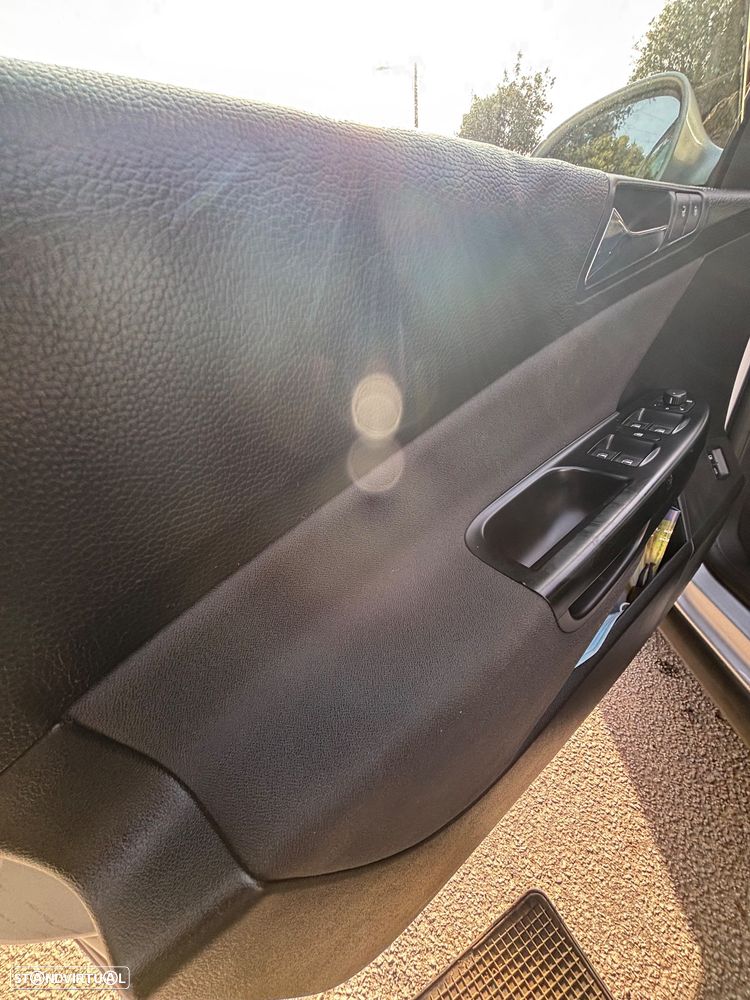 VW Passat 2.0 TDI Confortline - 8