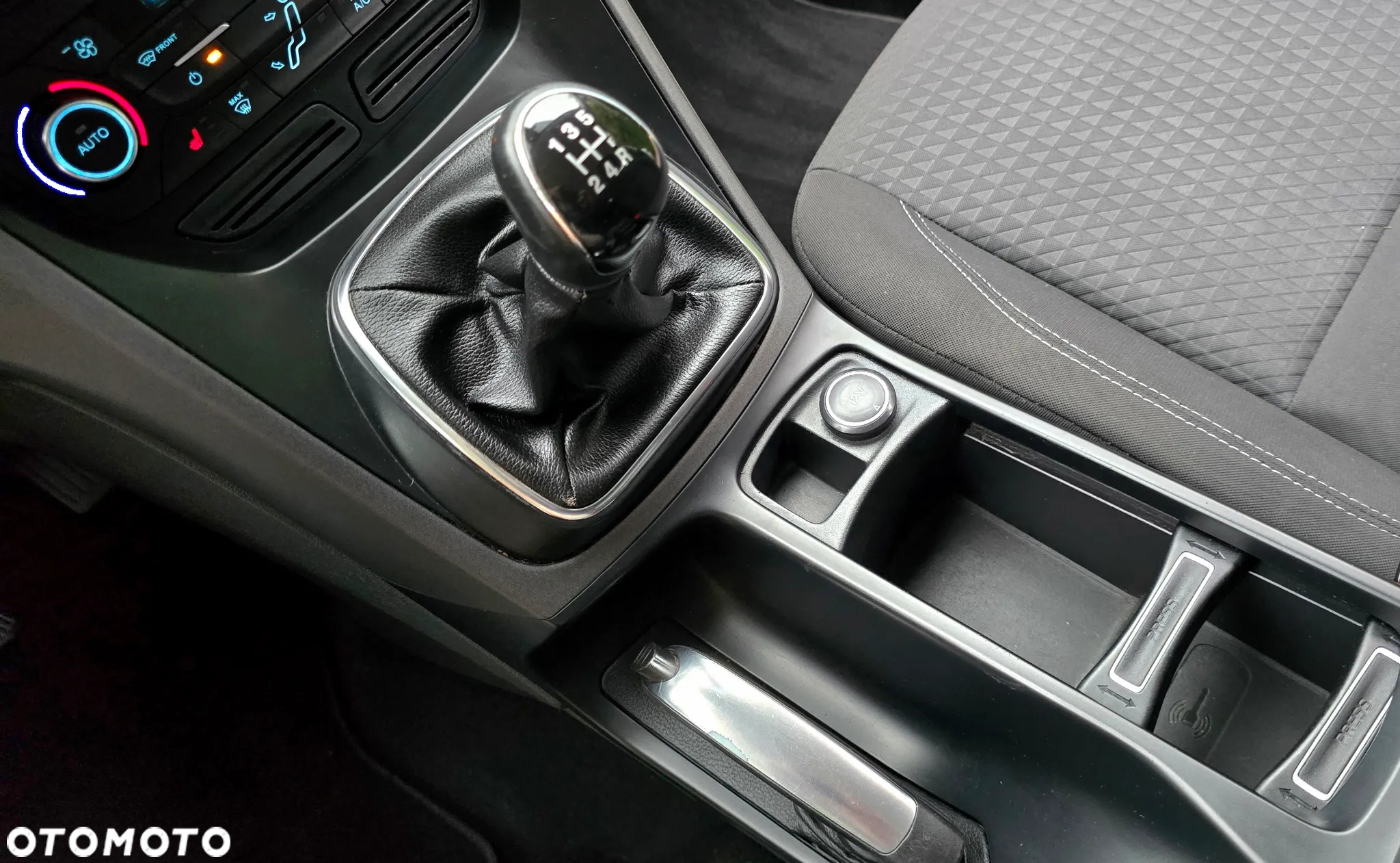 Ford C-MAX 1.6 Ti-VCT Titanium - 22