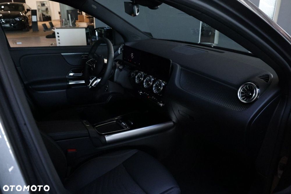 Mercedes-Benz GLA - 14