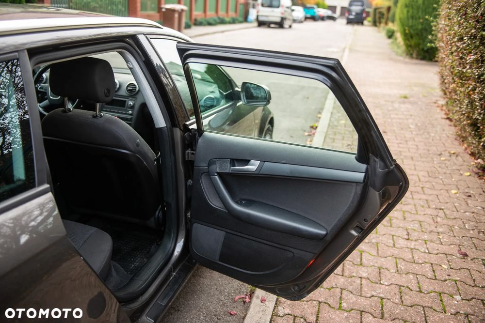 Audi A3 Sportback 1.6 TDI DPF Ambiente - 22