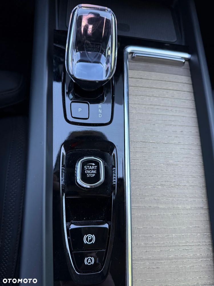 Volvo XC 60 B5 B AWD Plus Dark - 19